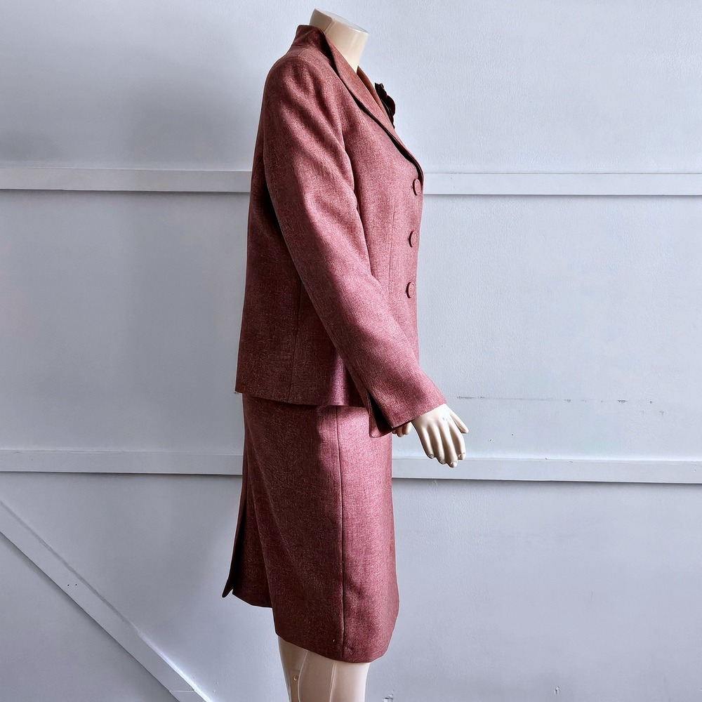 Le Suite Mauve Herringbone Skirt Suit Set with Rosette Brooch 3-Button Blazer - Picture 5 of 8